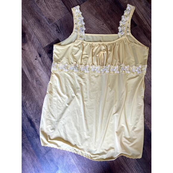 Y2K Inspired Butter Yellow Lacey Feminine Babydoll Tank Sz M - Picture 3 of 8